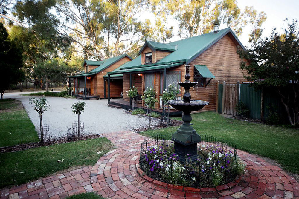 Cottages On Edward Deniliquin Exterior photo